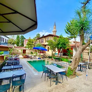  Апартаменты Old Town Famous Aparts